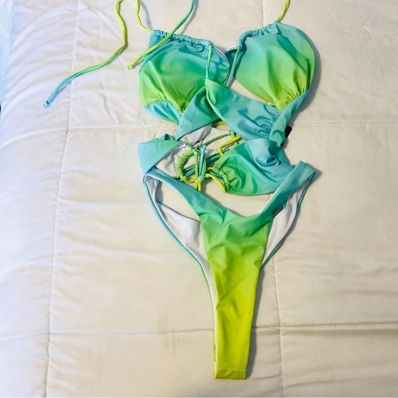 NWT Fashion Nova Jacky Cutout 1 Piece Swimsuit Green blue Ombre tie dye SMALL - Picture 5 of 8